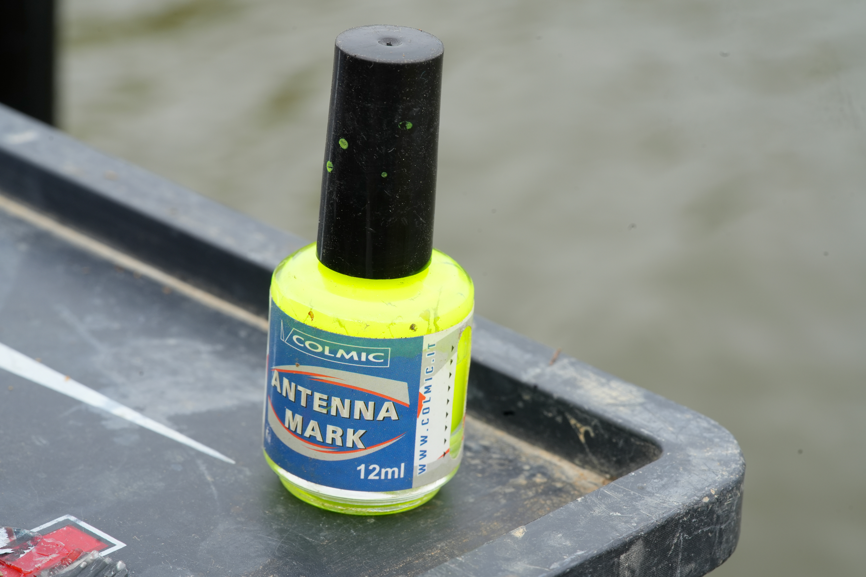 ANTENNA MARK: YELLOW